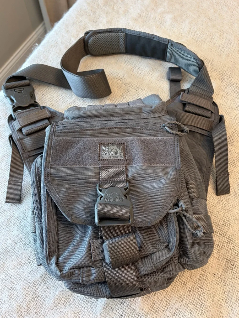 Vanquest Mobius gray 2.0 Sling/ Messenger / Tactical Bag- EUC